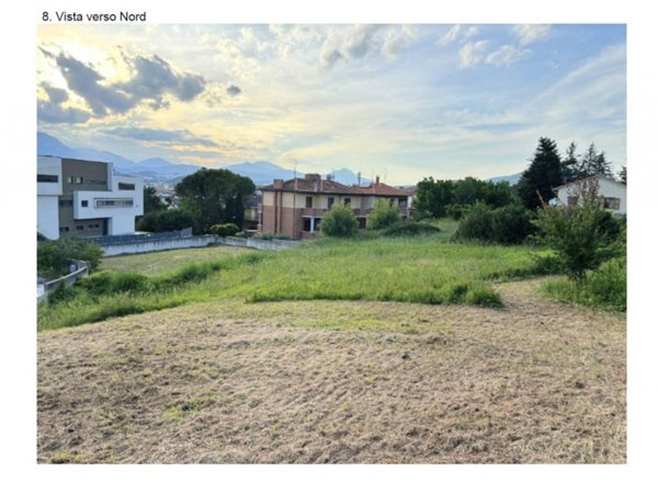 casa indipendente in vendita a Fabriano