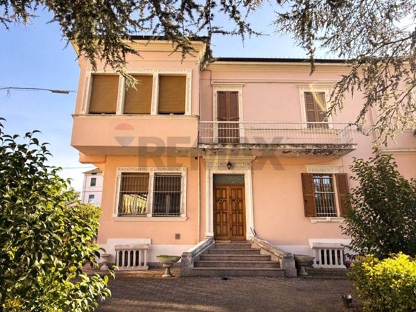 casa indipendente in vendita a Fabriano