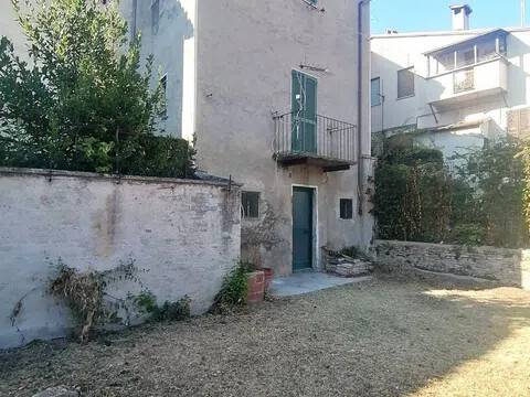 casa indipendente in vendita a Fabriano