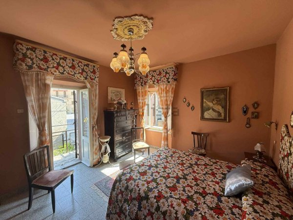 casa indipendente in vendita a Fabriano in zona Collamato