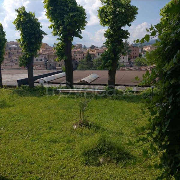 casa indipendente in vendita a Fabriano