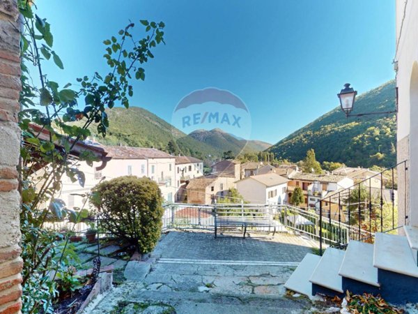 appartamento in vendita a Fabriano in zona Cancelli