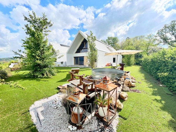 casa indipendente in vendita a Fabriano