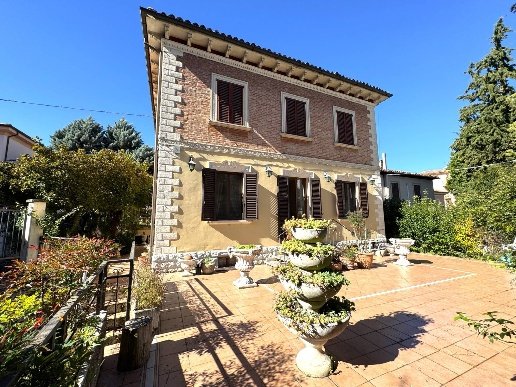 casa semindipendente in vendita a Fabriano