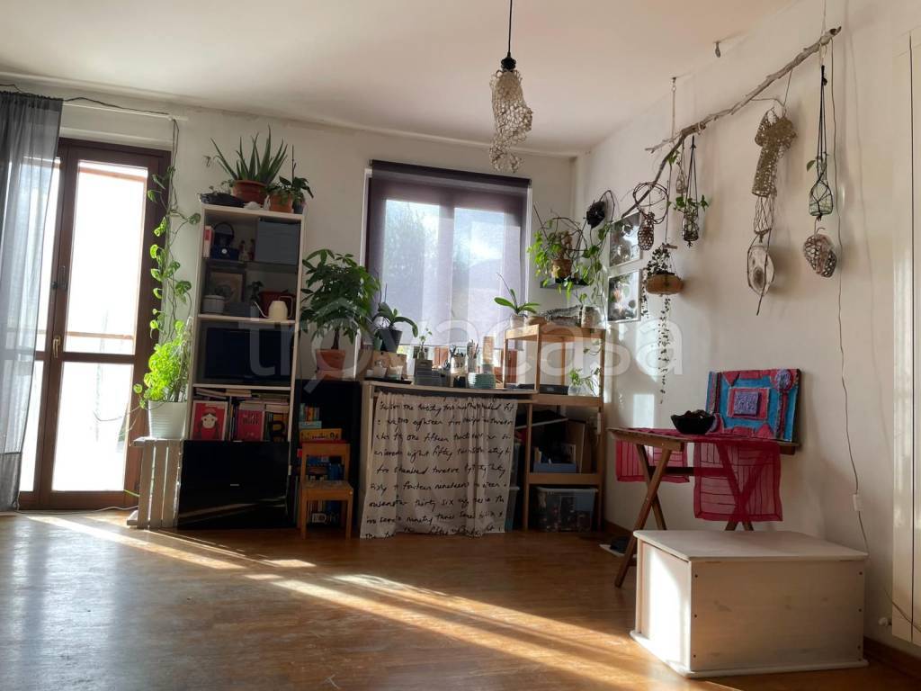 appartamento in vendita a Fabriano in zona Attiggio