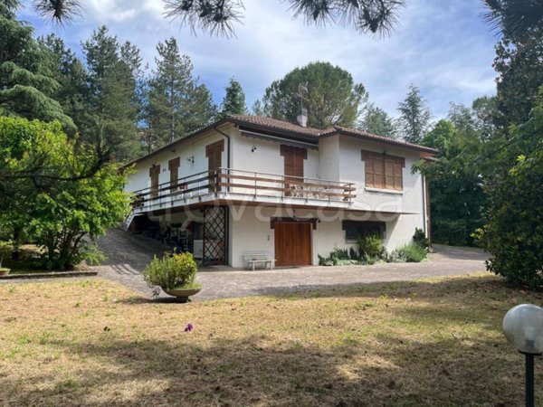 casa indipendente in vendita a Fabriano