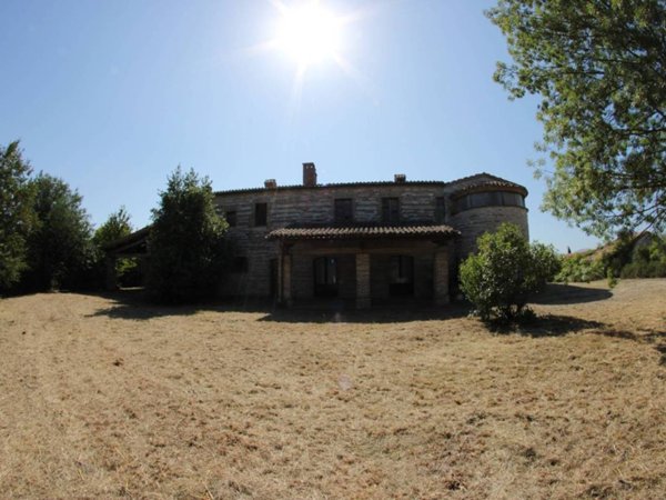 casa indipendente in vendita a Fabriano in zona Nebbiano