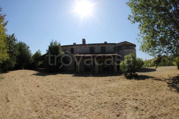 casa indipendente in vendita a Fabriano in zona Nebbiano