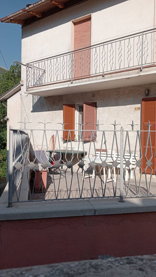 appartamento in vendita a Fabriano in zona Serradica