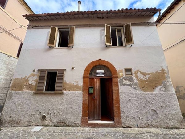 casa indipendente in vendita a Fabriano