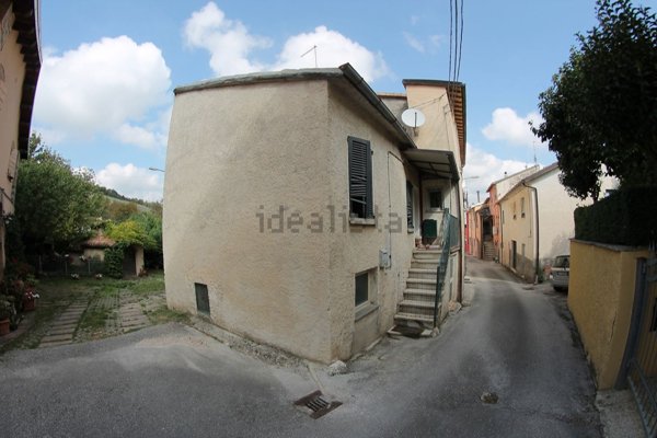 appartamento in vendita a Fabriano in zona Varano