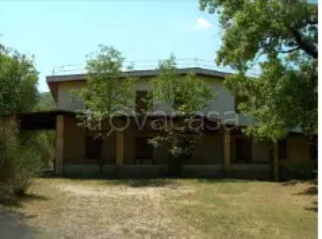 casa indipendente in vendita a Fabriano