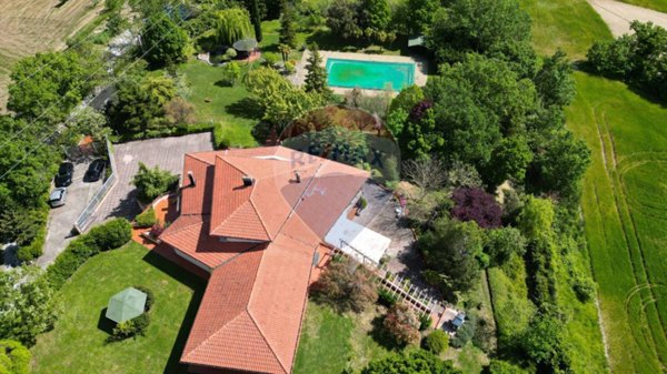 casa indipendente in vendita a Fabriano in zona Colle Paganello