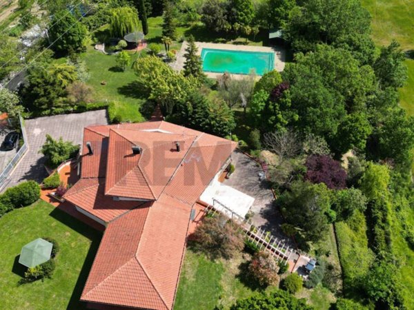casa indipendente in vendita a Fabriano