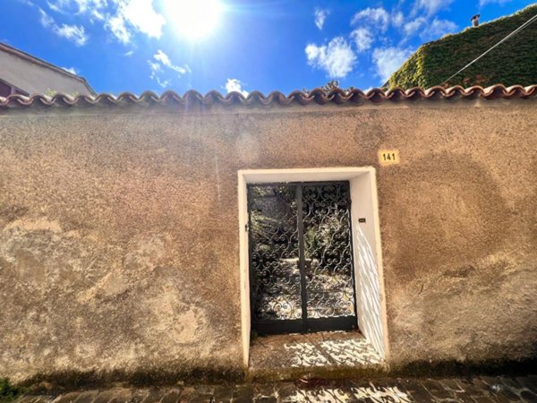 casa indipendente in vendita a Fabriano