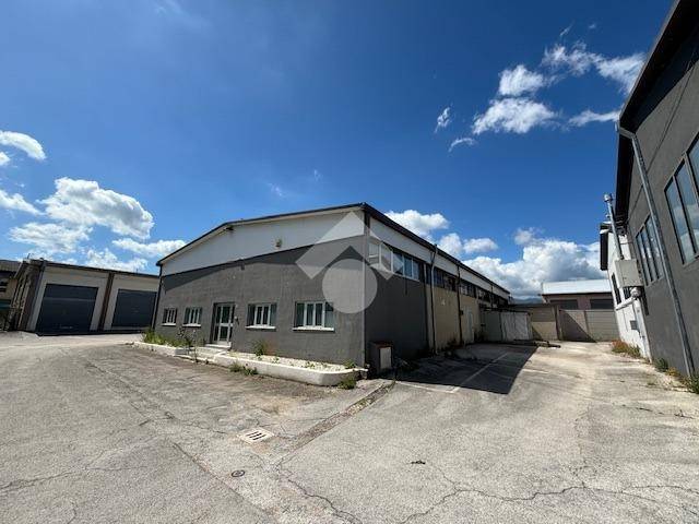 locale commerciale in vendita a Fabriano