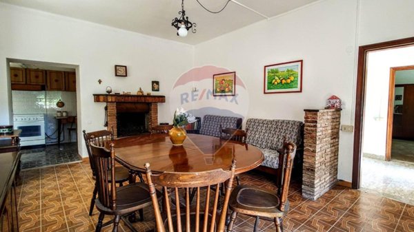 casa indipendente in vendita a Fabriano in zona Sant'Elia