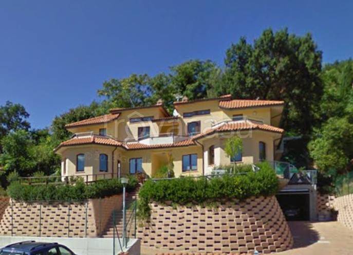 casa indipendente in vendita a Fabriano in zona Nebbiano