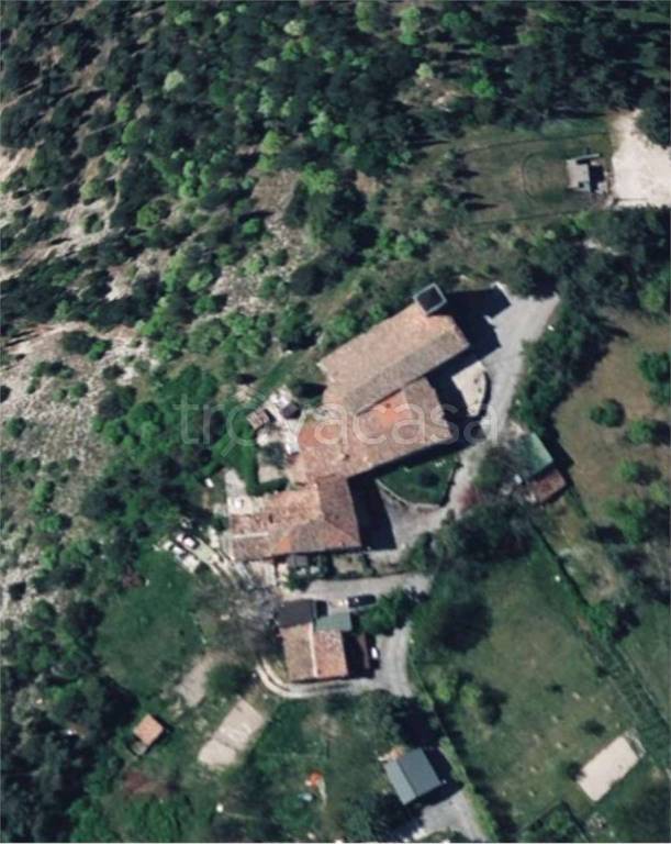 casa indipendente in vendita a Fabriano in zona Melano