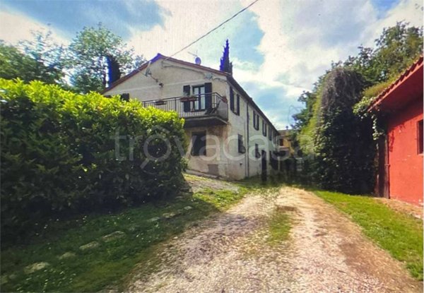 casa indipendente in vendita a Fabriano