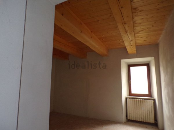 casa indipendente in vendita a Fabriano in zona Rucce