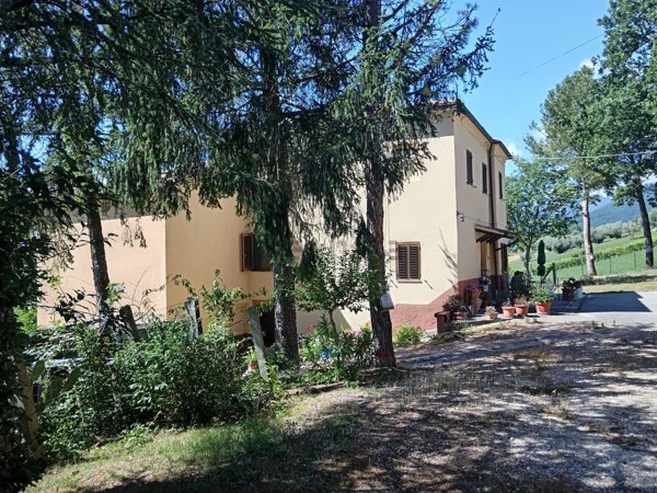 casa indipendente in vendita a Fabriano