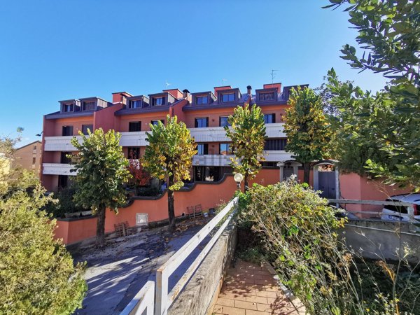 casa indipendente in vendita a Fabriano