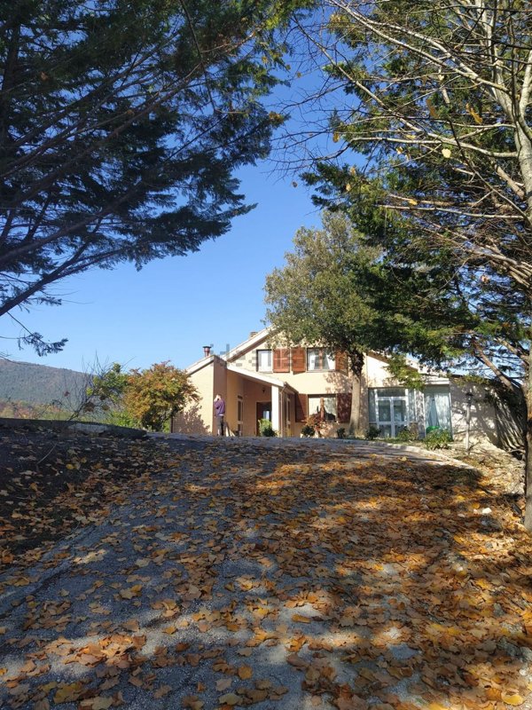 casa indipendente in vendita a Fabriano