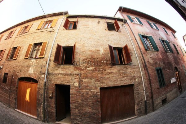 esavano in vendita a Fabriano