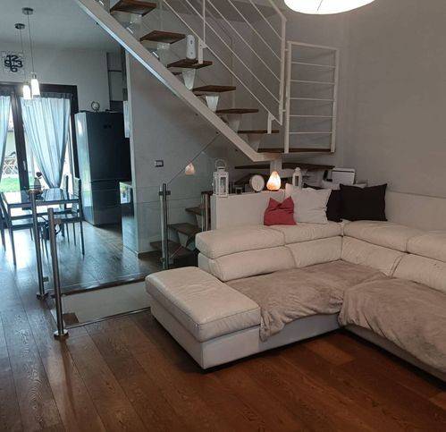 casa indipendente in vendita a Fabriano