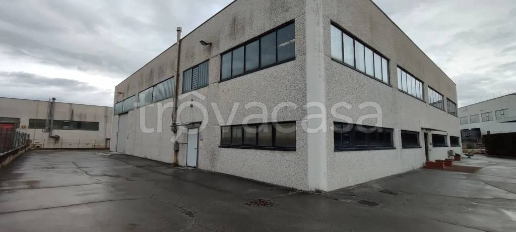 locale commerciale in vendita a Fabriano in zona Marischio