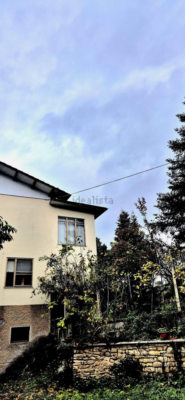 appartamento in vendita a Fabriano in zona Precicchie/Grotte