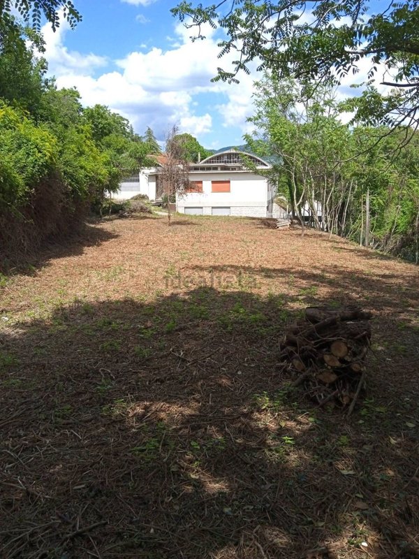locale di sgombero in vendita a Fabriano