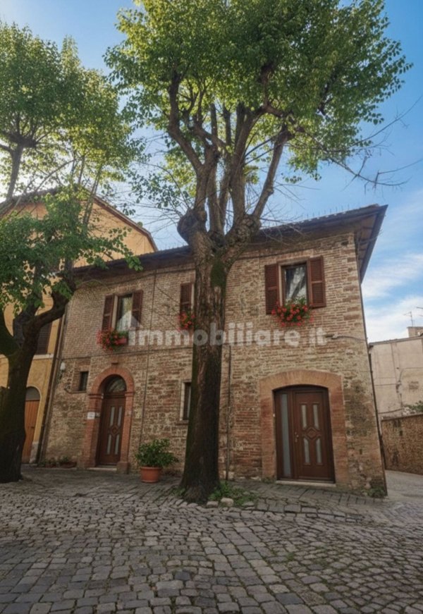 casa indipendente in vendita a Fabriano
