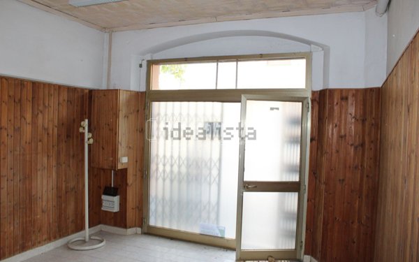 locale commerciale in vendita a Fabriano