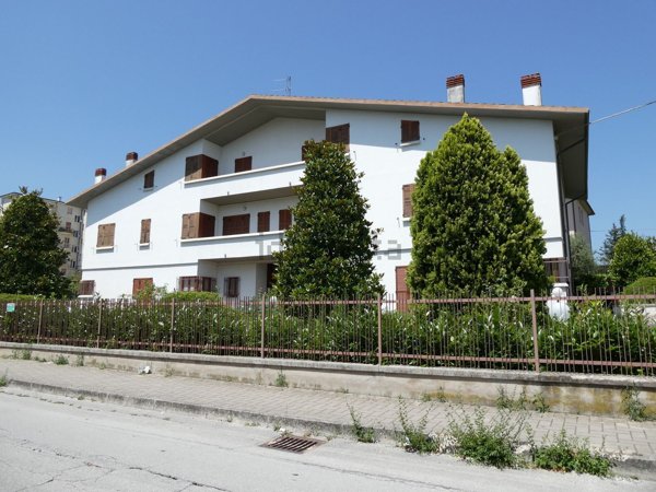 casa indipendente in vendita a Fabriano