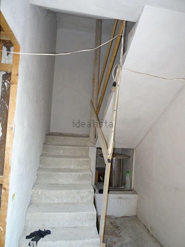 casa indipendente in vendita a Fabriano