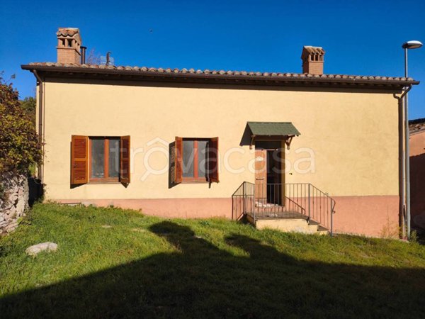 casa indipendente in vendita a Fabriano