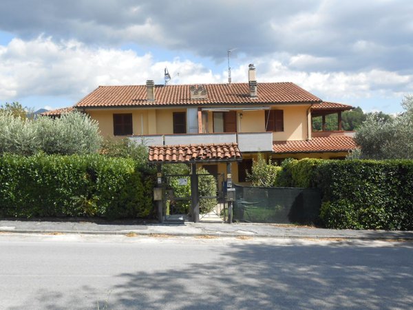 appartamento in vendita a Fabriano in zona Attiggio