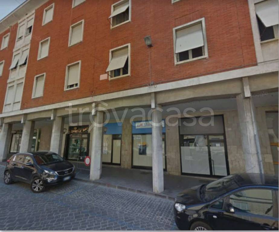negozio in vendita a Fabriano