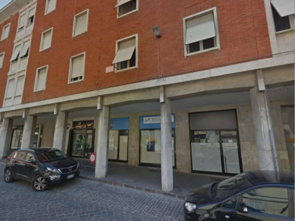 negozio in vendita a Fabriano