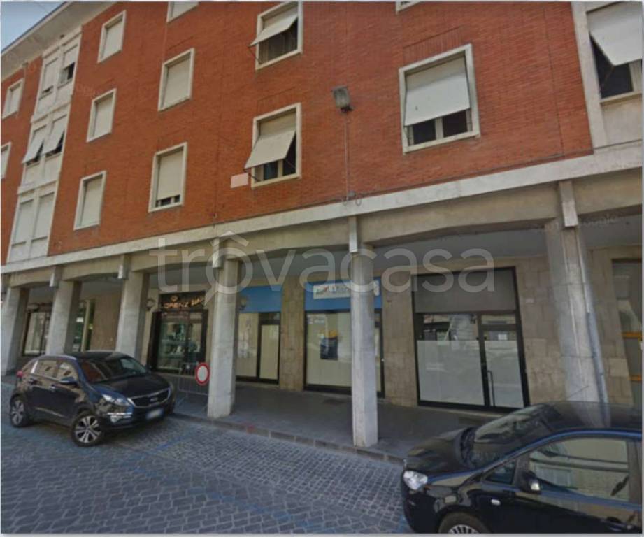 negozio in vendita a Fabriano