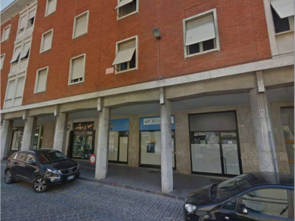 negozio in vendita a Fabriano
