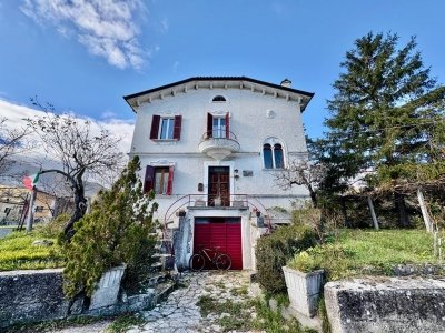 appartamento in vendita a Fabriano in zona Cancelli