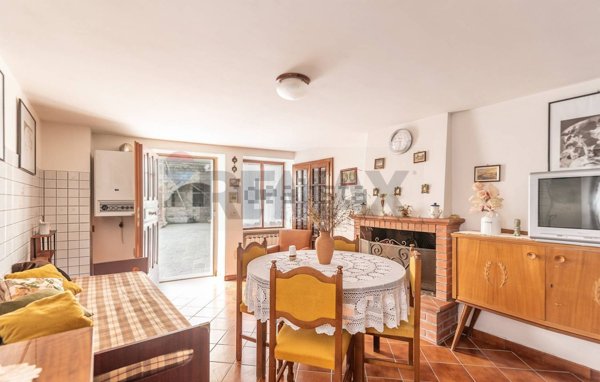 esavano in vendita a Fabriano in zona Castelletta