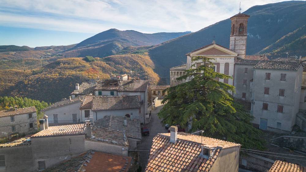 casa indipendente in vendita a Fabriano in zona Castelletta