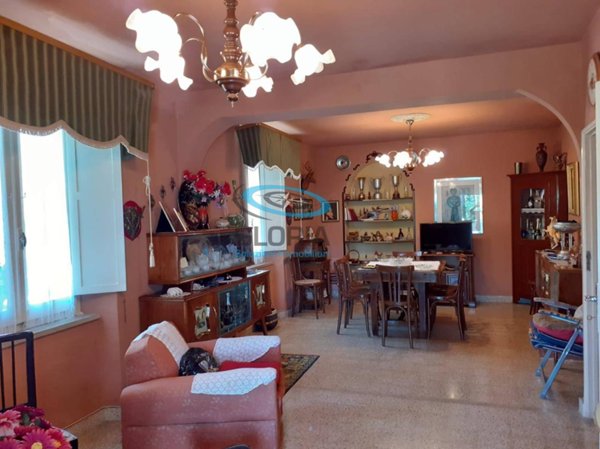 casa indipendente in vendita a Fabriano