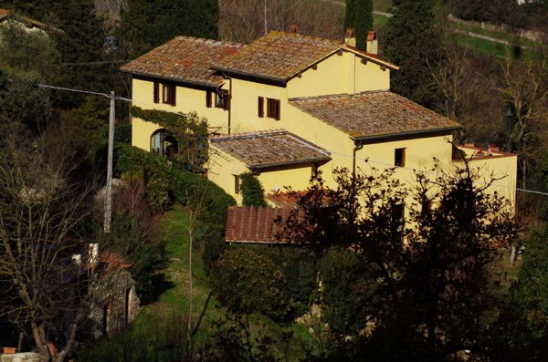 casa indipendente in vendita a Fabriano in zona Vallina