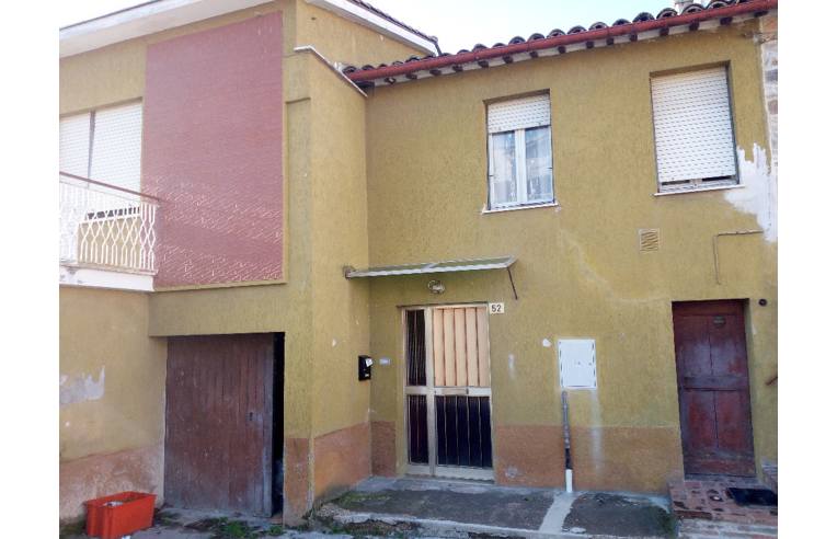 casa indipendente in vendita a Fabriano in zona Marischio