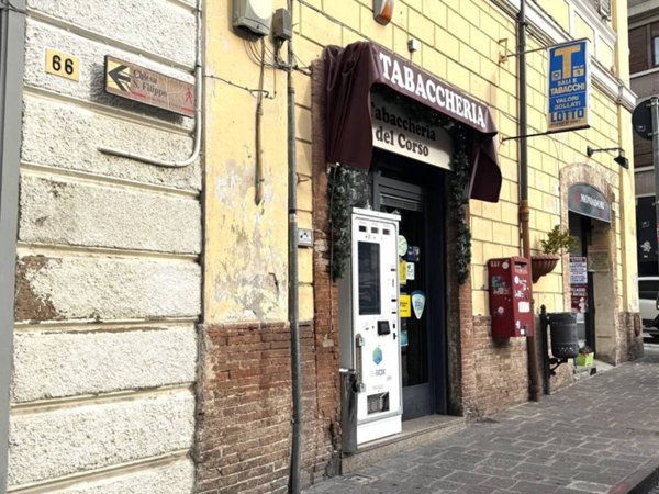 locale commerciale in vendita a Fabriano